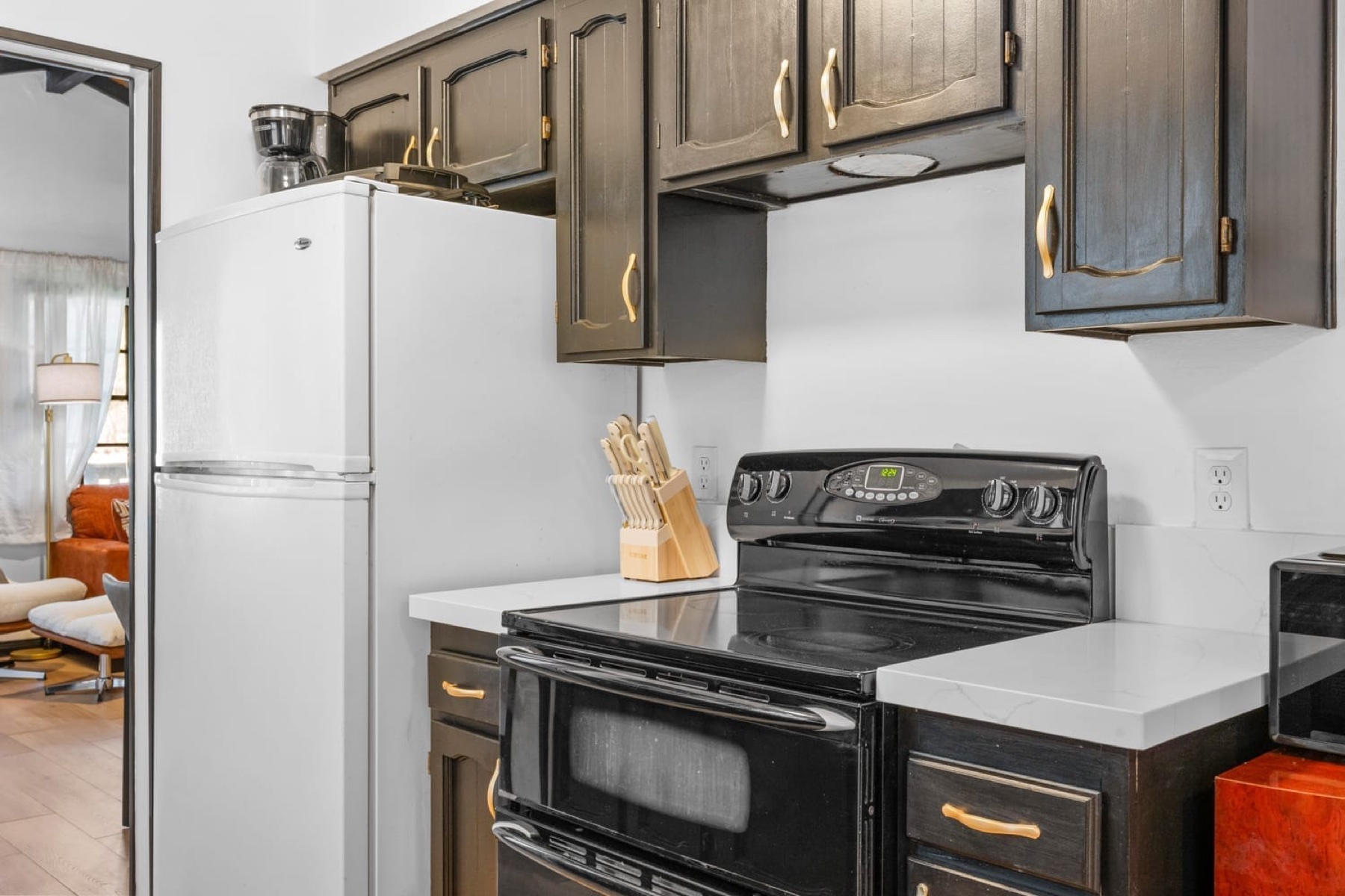 Main Suite range and refrigerator